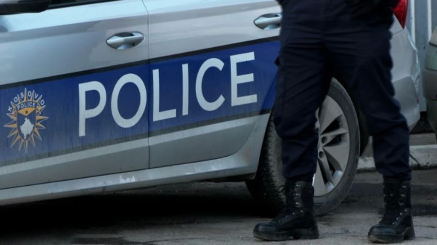 Kosova Polisi Leposaviç’te Silah ve Askeri Malzeme Ele Geçirdi