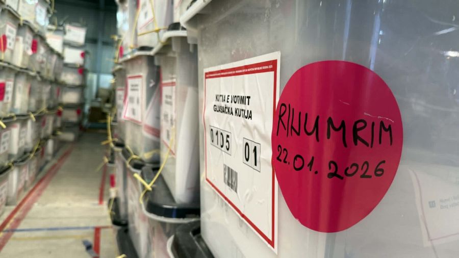 Mitroviça’da Oy Manipülasyonu Şüphesiyle 4 Görevli 48 Saatliğine Gözaltına Alındı