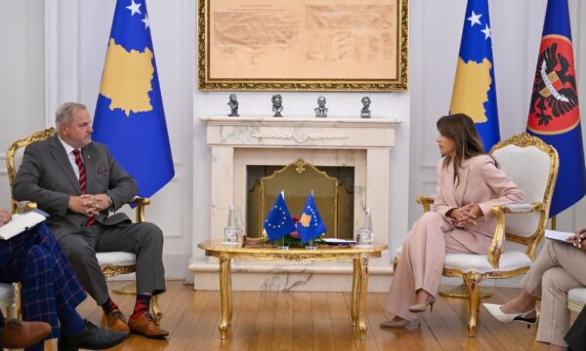 Haxhiu, AP Kosova Raportörü Terras ile Görüştü
