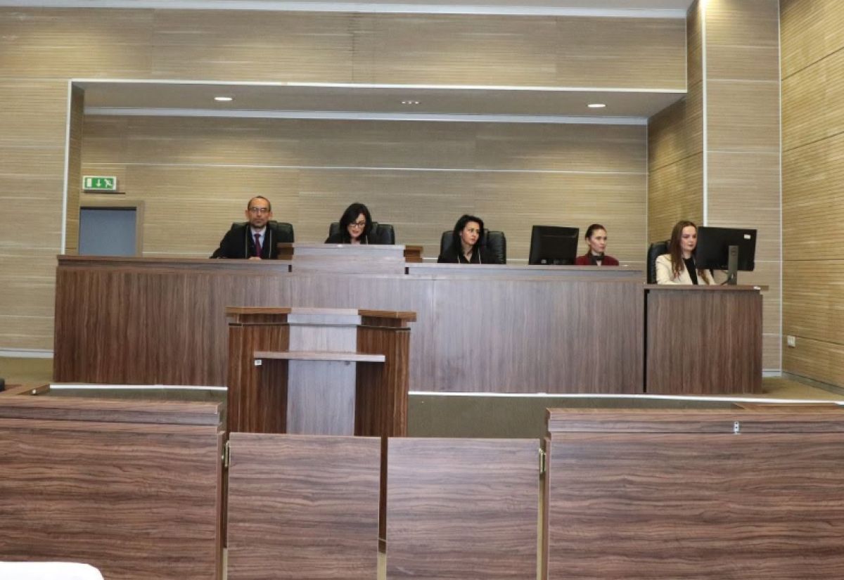 Kosova Yüksek Mahkemesi'nden Karartılmış Cam Kararı