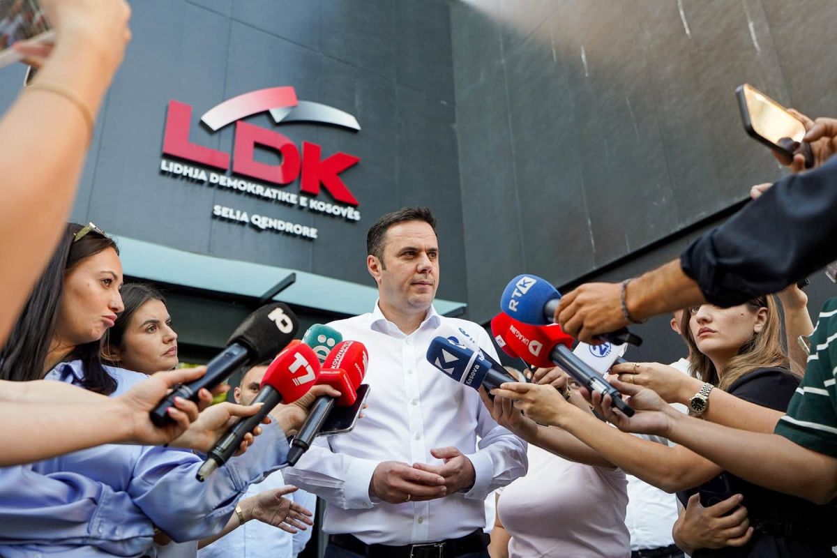 Abdixhiku, Görevden Alınması İçin İmza Toplandığı İddialarını Yalanladı
