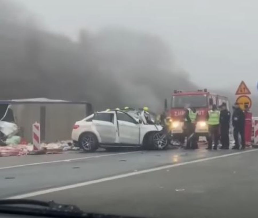 “İbrahim Rugova” Otoyolunda Ağır Trafik Kazası: Bir Kişi Hayatını Kaybetti