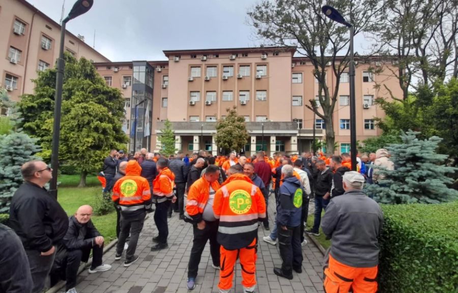 Priştine Belediyesi'nden “Pastrimi” Protestosuna Tepki: "Çalışanlar Siyasi Amaçlarla Kullanılıyor"