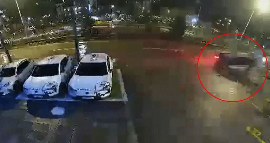 Kontrolden Çıkan Araç Park Halindeki Sekiz Araca Çarptı