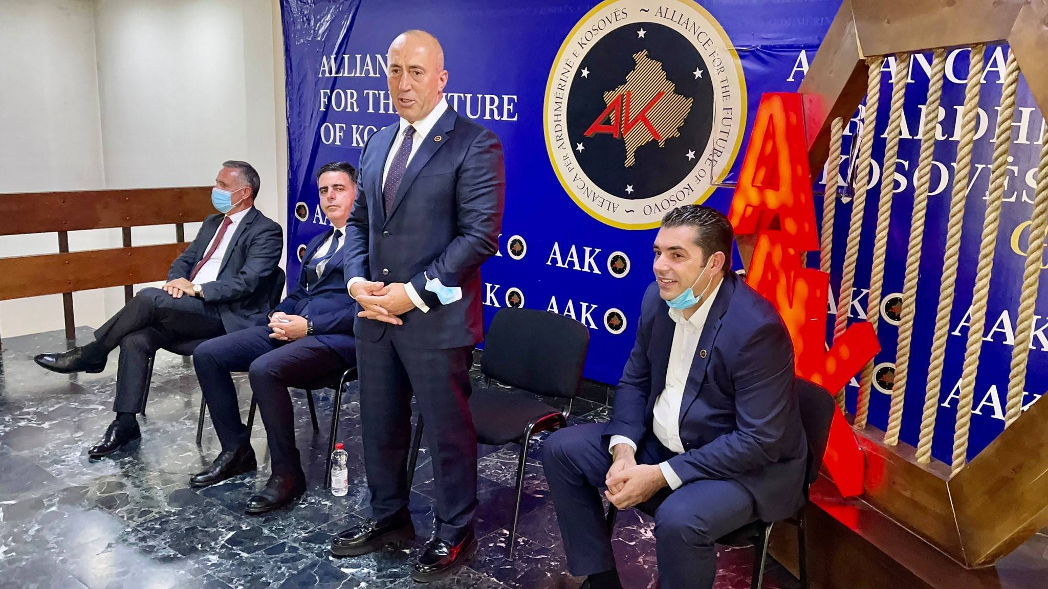 AAK, Covid Yüzünden Sadece 5 Gün Seçim Kampanyasını Yapacak
