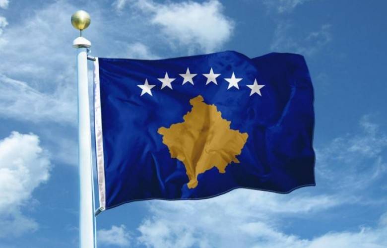 Priştine Kavşağında Kosova Bayrağı Asıldı