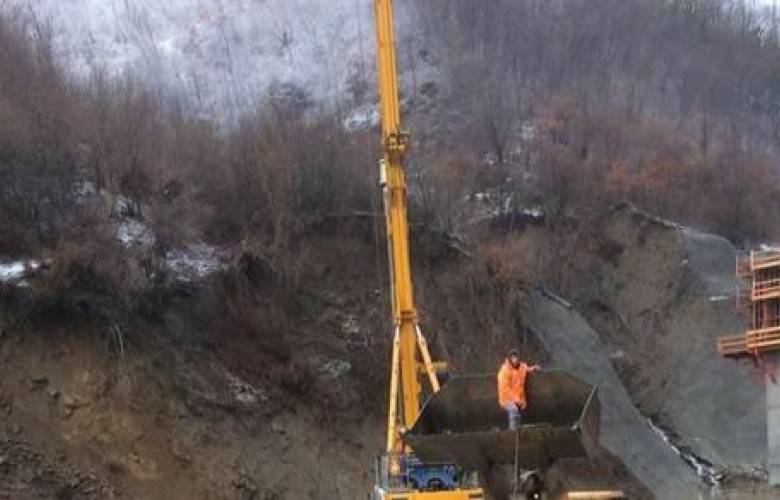 Toprak Kaymasında 2 İşçi Yaralandı