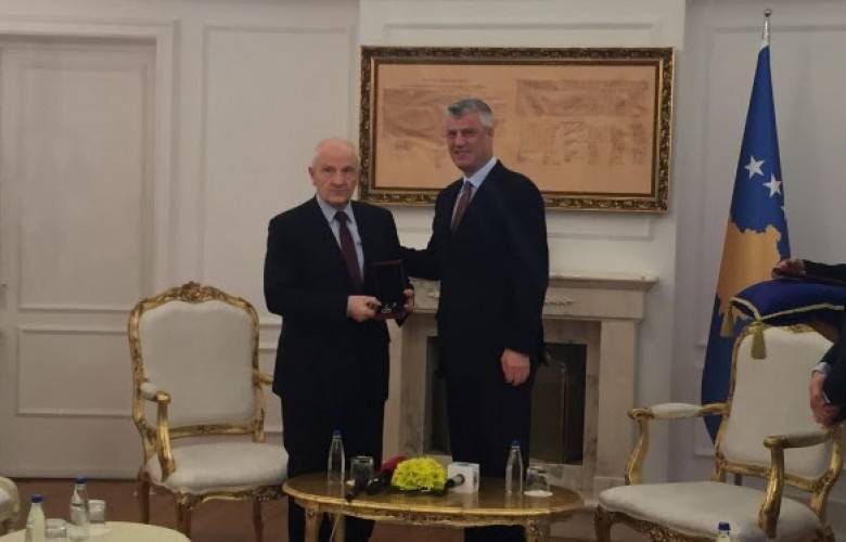 Thaçi’den Sejdiu’ya Cumhurbaşkanlığı Madalyası