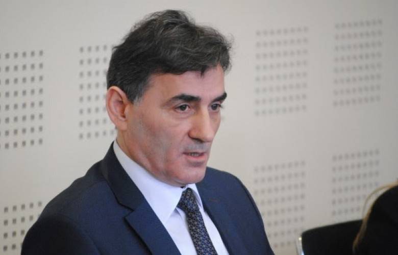 Kamu Yönetiminin Siyasileştirilmesi Nedeniyle AB İkazda Bulundu