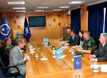 Amiral Fitzgerald Bakan Mujota İle Görüştü