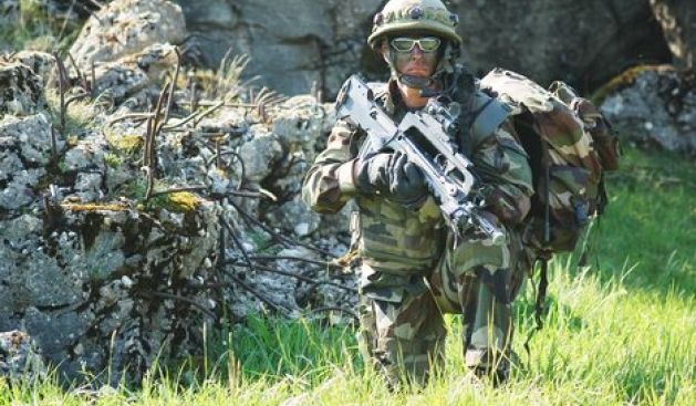 Kuzeyde Alman Askerleri Barikatçı Rolünde