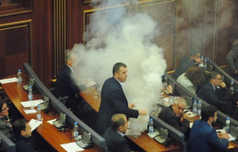 Vetëvendosje, Milletvekillerin Derhal Serbest Bırakılmasını İstiyor