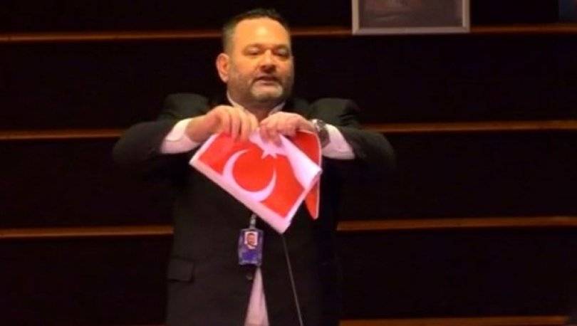 Türk Bayrağını Yırtan Irkçı Vekile Kosova'dan da Tepki Yağdı