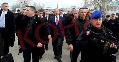 Pacolli Mitroviça'nın Kuzeyine Yaya Geçti