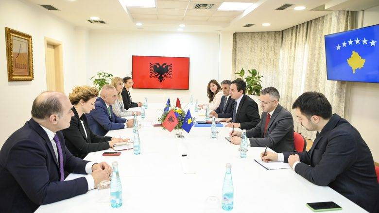 Kurti, Arnavutluk'tan Uluslararası Forumlarda Kosova'yı Desteklemesini İstedi