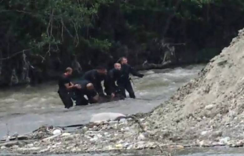 Kayıp Polislerden Birinin Cesedi Bulundu
