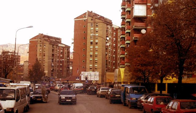 Mitroviça Kuzeyinde Sırbistan Plakaları
