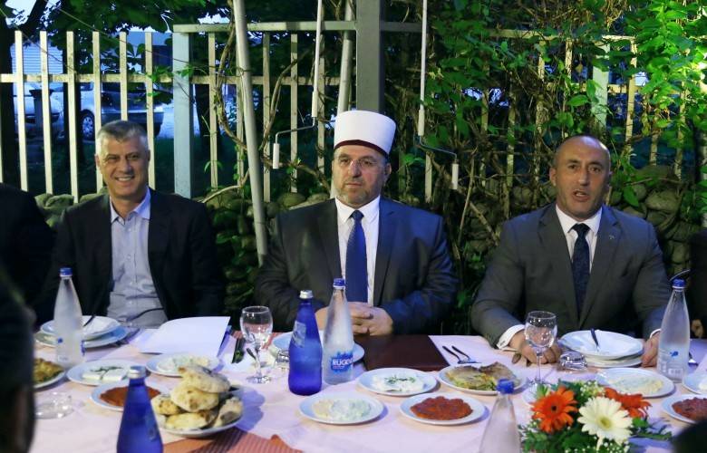 Thaçi ve Haradinaj KİB Yöneticilerine İftar Verdi