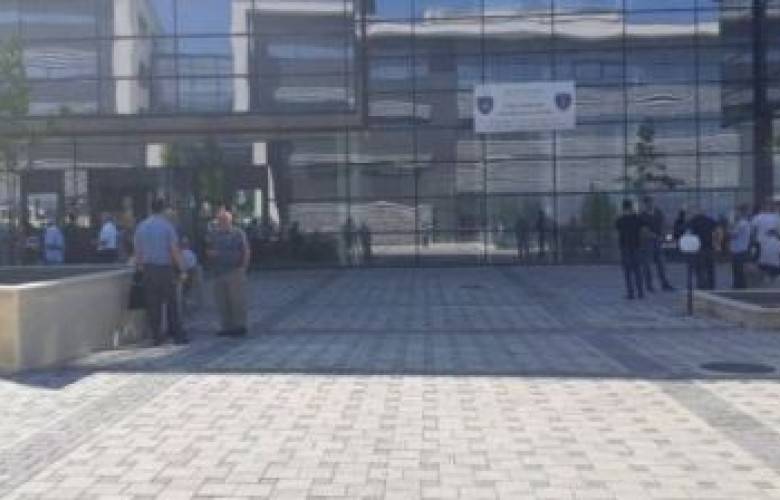 Mahkemeler Memurları Greve Girdi