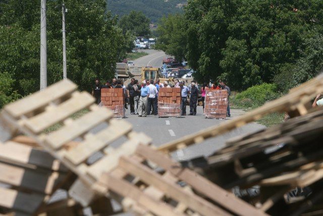 Zupçe'de Barikat Kaldırıldı