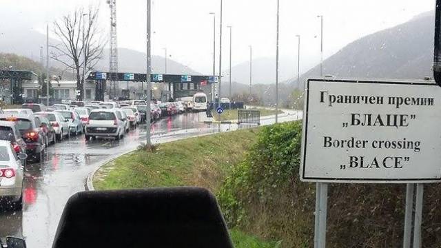 Blace Sınır Geçidinde Uzun Araç Konvoyu
