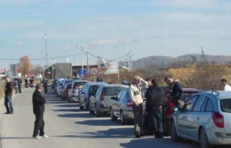 Gurbetçilerimiz Kosova’ya Girmek için Merdare’de 4 Saat Bekliyor
