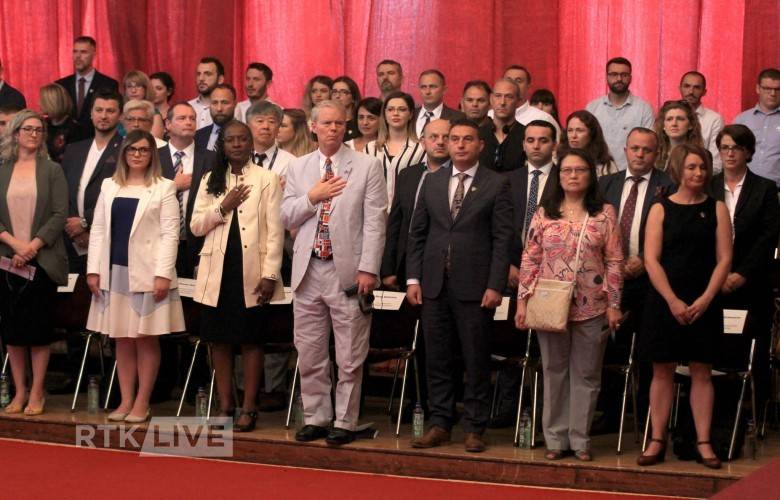 36 Amerikalı Gönüllü Kosova’da İngilizce Öğretecek