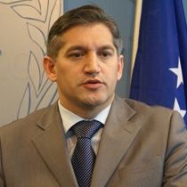 Bakan Beqaj Vize Konusunda İyimser