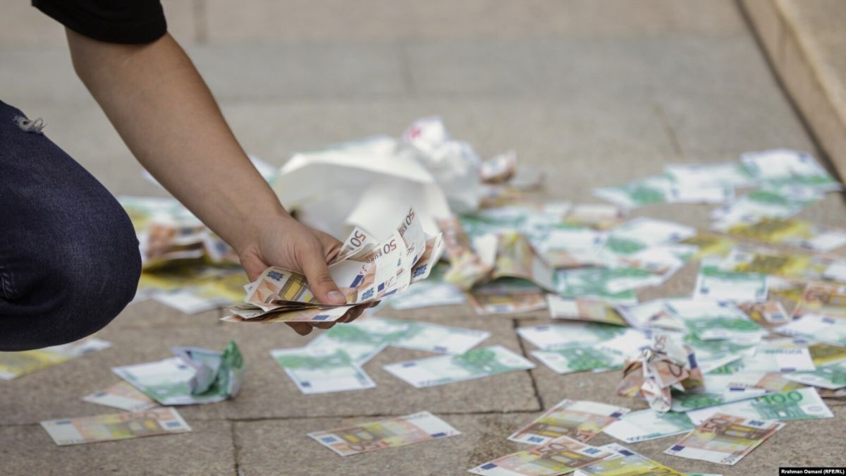 Eski Milletvekillerine Ayda 153 Bin Euro