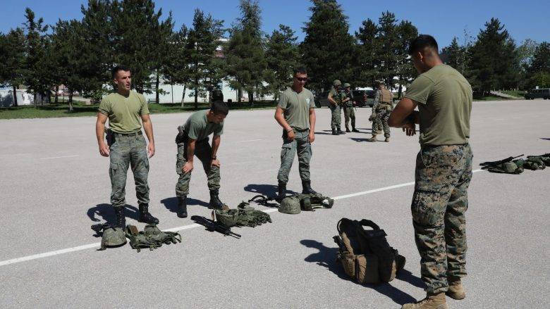 Amerikan Deniz Piyadelerinden, KGG Askeri Polisine Eğitim