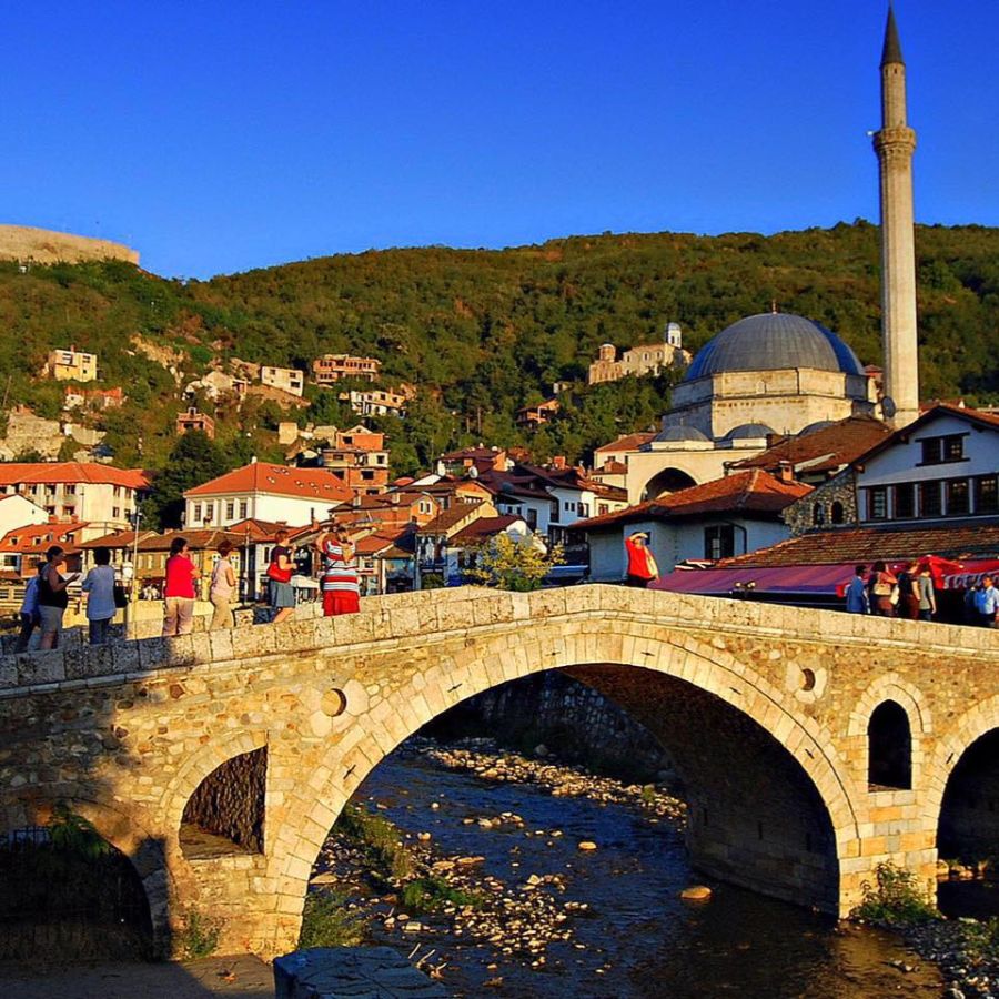 Prizren Belediyesi’nden Gurbetçilere Jest: Okul Bahçeleri Ücretsiz Otopark Olarak Kullanılabilecek
