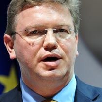 Fule: Sarayova Konferansı Kosova ve Sırbistan'ın Katılımıyla Başarılı Olur