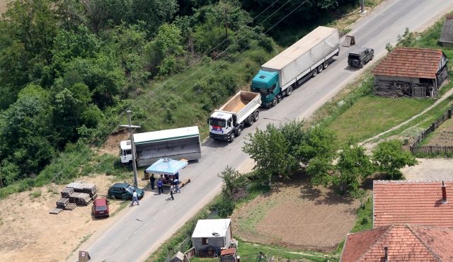Mitroviça- Ribariç Yolu Abluka Altında