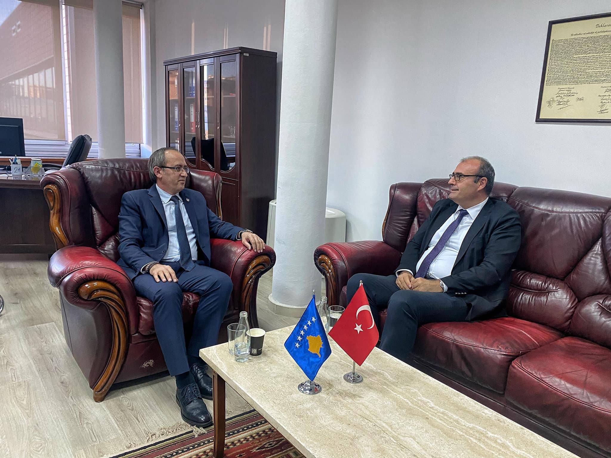 Hoti, Türkiye Büyükelçisiyle Ülkedeki Güncel Konuları Görüştü