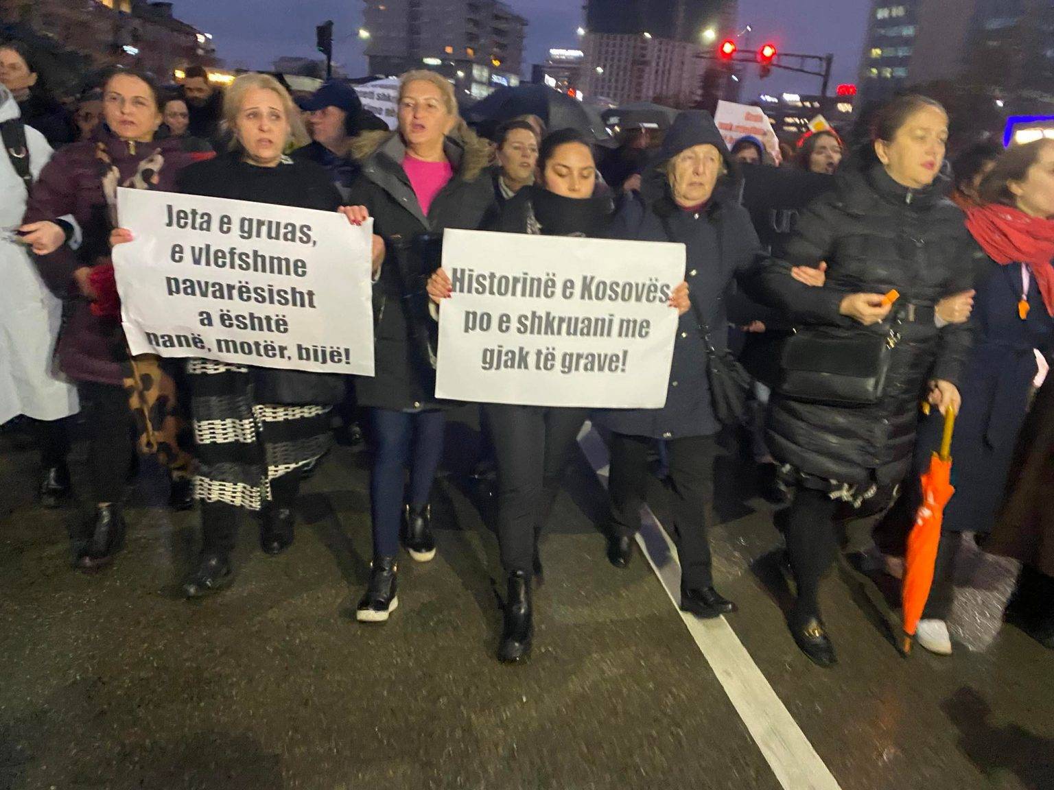  Priştine’de Kadın Cinayetleri Protesto Edildi