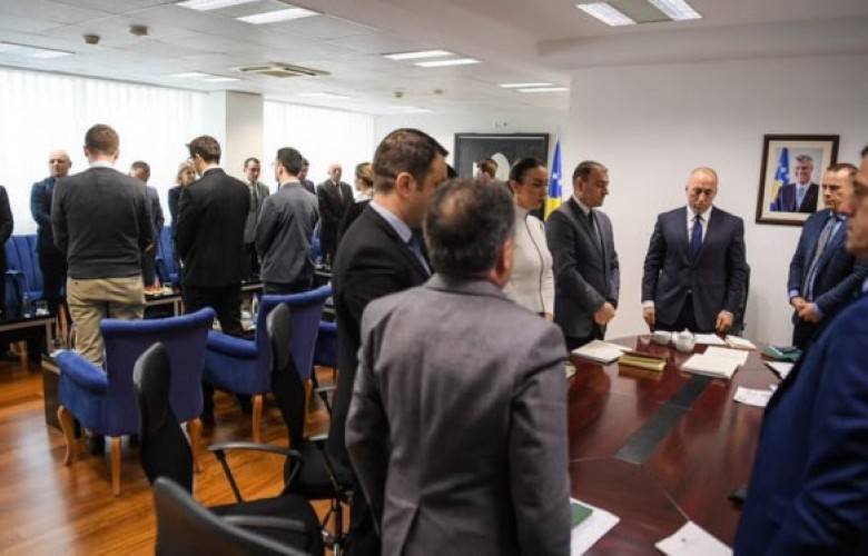 Hükümet Mesaisi Bir Dakikalık Saygı Duruşuyla Başladı