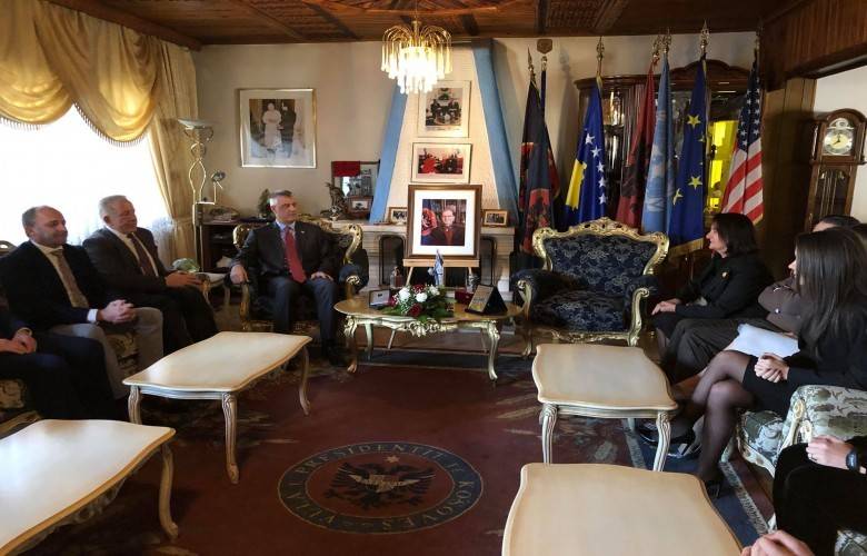 Thaçi, Rugova’nın Ailesini Ziyaret Etti