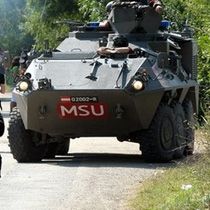 İki KFOR Aracı Kuzeyde Taşlı Saldırıya Uğradı