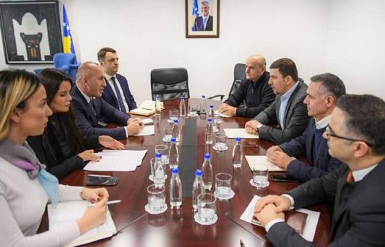 Haradinaj, İktidar Koalisyonun Parlamento Grupları Başkanlarıyla Görüştü