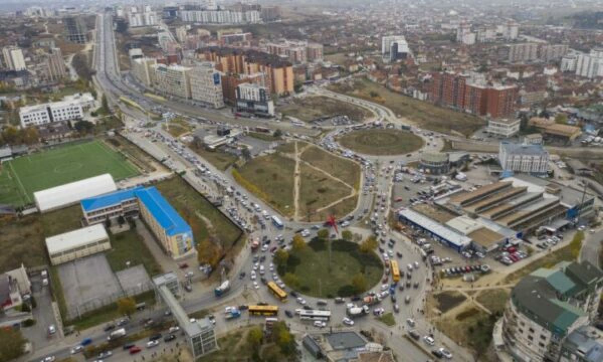 Priştine'de Fehmi Lladrovci Caddesi'nin Bir Bölümü Geçici Olarak Trafiğe Kapatılacak