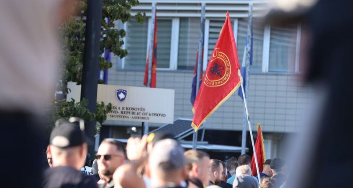 AB’den Kosova’ya Özel Mahkeme Yasası Uyarısı