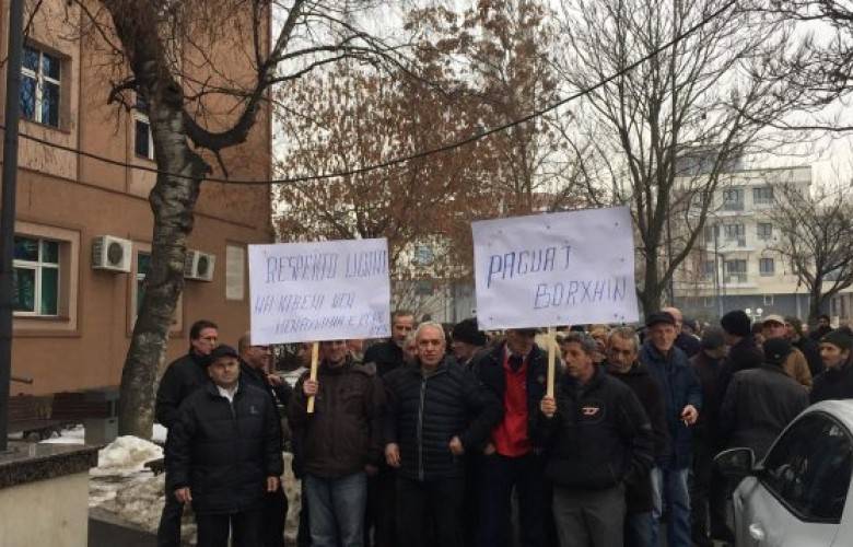 Priştine’de Teknik Çalışanların Protestosu