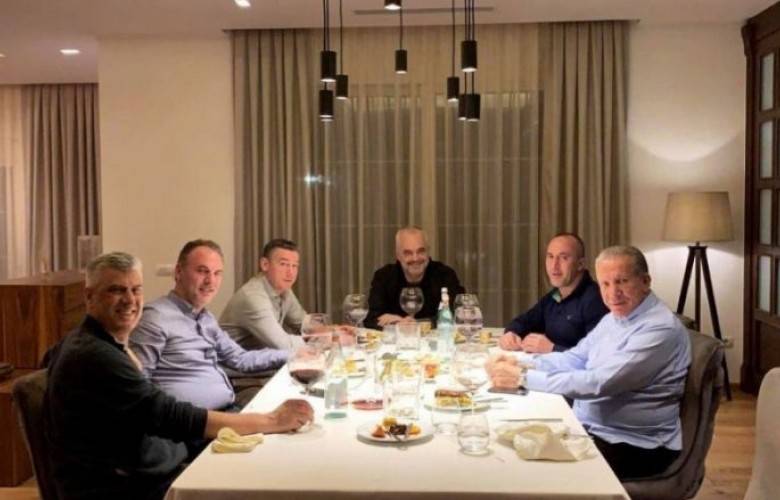Bütçe Kabulünden Sonra Liderler Akşam Yemeğinde Buluştu