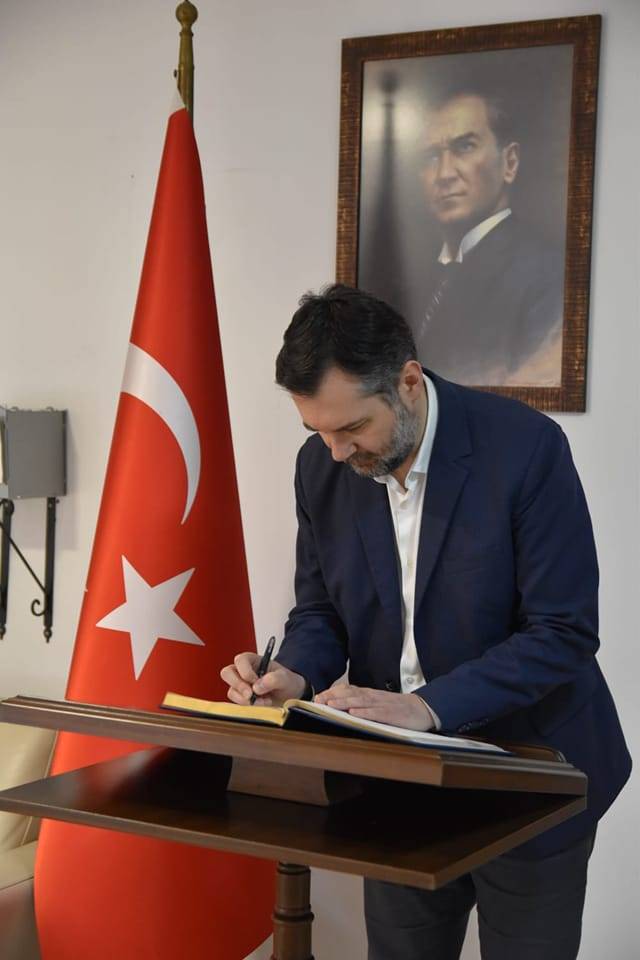 Cumhurbaşkanı Osmani, Taziye Defterini İmzaladı
