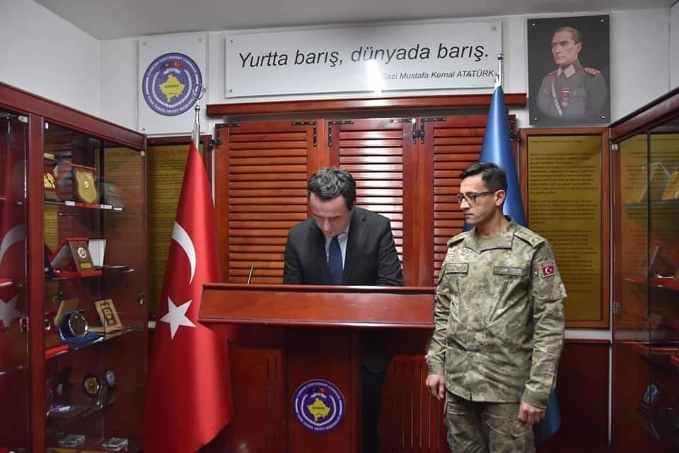 Başbakan Kurti, Bu Zor Dönemde Prizren’de Türk KFOR’u Ziyaret Etti