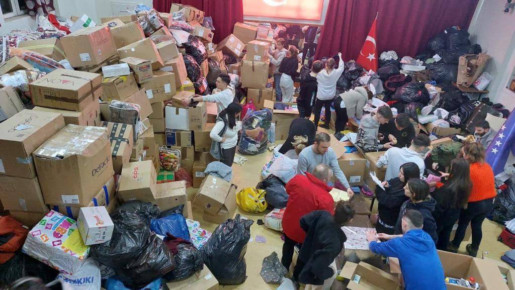 Kosova’da Depremzedelere Toplanan Yardımlar Türkiye’ye Sevk Edildi