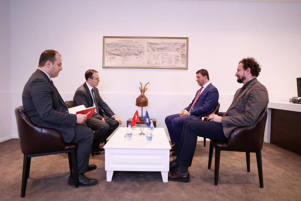 Büyükelçi Angılı, PDK Başkanı Krasniqi ile Görüştü