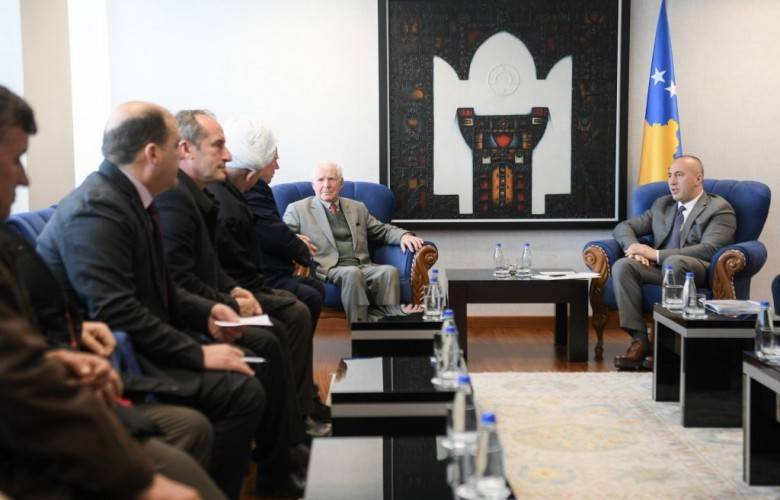 Haradinaj, Rugovalı Bir Grup Vatandaşı Kabul Etti