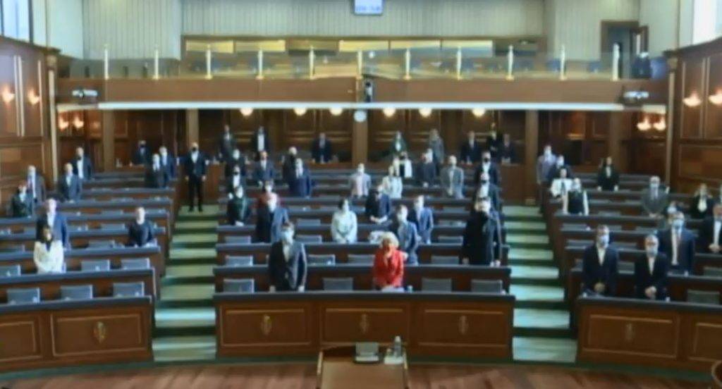 Meclis Oturumu İsmet Peja Anısına Saygı Duruşuyla Başladı