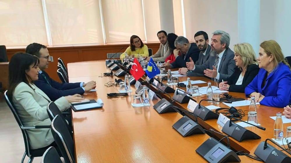 Büyükelçi Angılı, Kosova Türkiye Parlamentolararası Dostluk Grubunu Ziyaret Etti